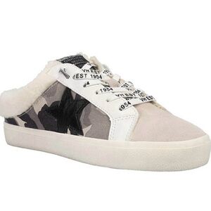 NWT Vintage Havana Gray Camouflage Sneakers with Faux Fur